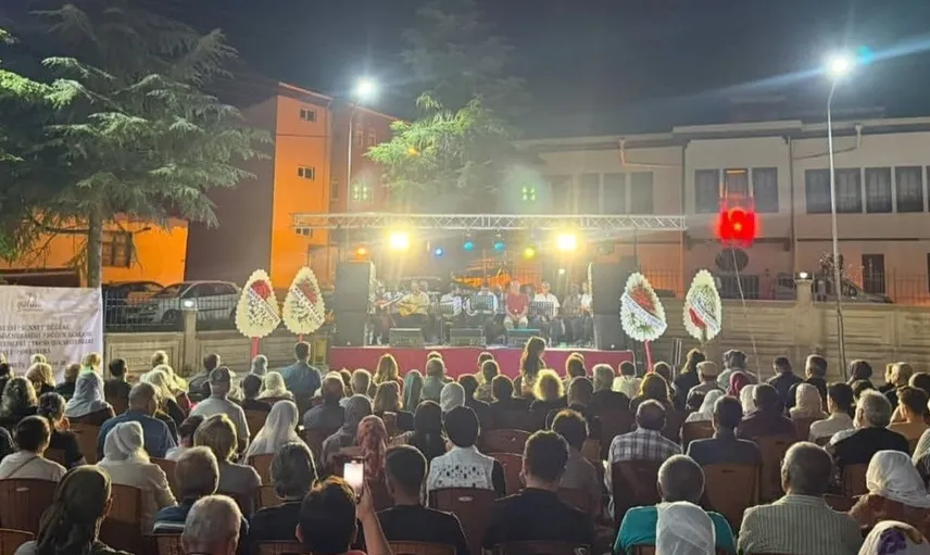 Ağın ilçesinde yaz akşamı türkü şöleni coşkusu
