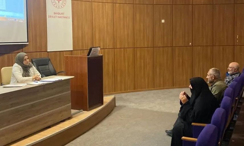 Bayburt’ta diyabet okulunda sağlık eğitimi alan hastalara diplomaları verildi
