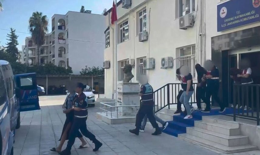 Mersin'de sosyal medya şantaj çetesi çökertildi: 4 kişi tutuklandı