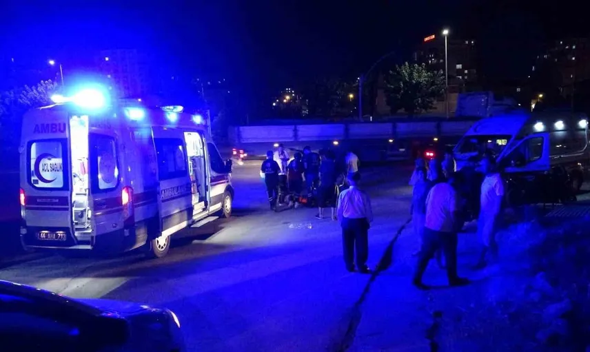 Malatya'da motosiklet kazası: İki kardeş yaralandı, sürücü kayıplarda