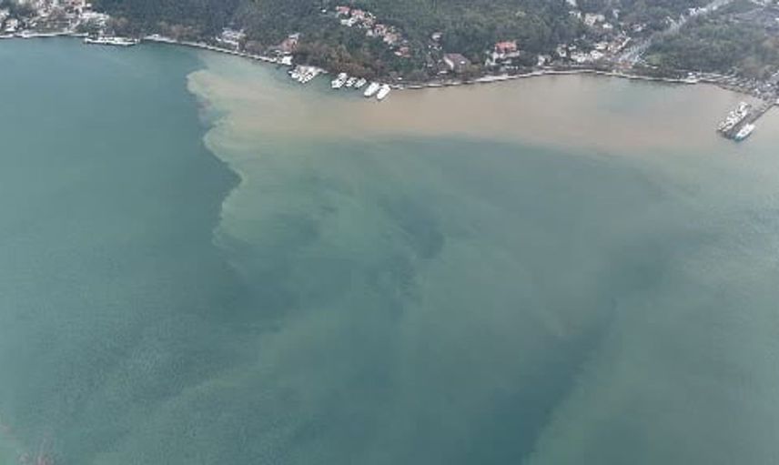 İstanbul Boğazı'nda yağmur sonrası renk değişimi dikkat çekti