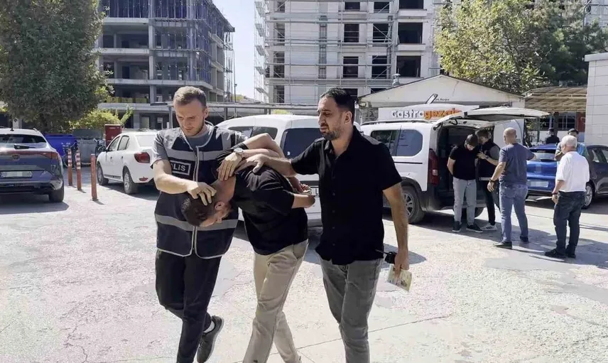 İnegöl'de dolandırıcılık operasyonu: Yaşlı kadının altınlarını alan şüpheliler tutuklandı