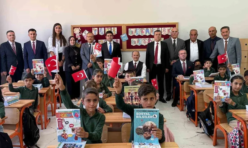 Hakkâri'de yeni eğitim yılı heyecanı: 60 bin öğrenci ders başı yaptı