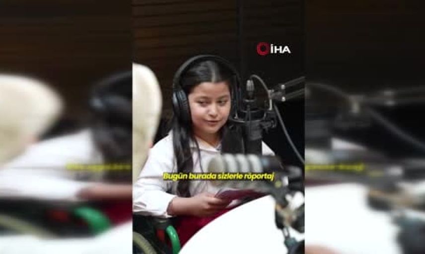 Bakan Göktaş, Gaziantep'te serebral palsili Cansu ile bir araya geldi