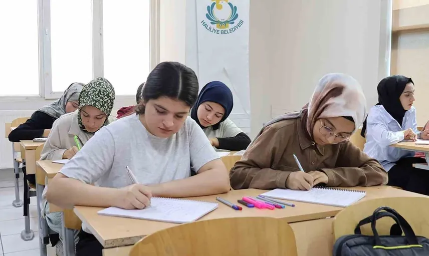 Haliliye Belediyesi gençlere üniversite yolunda destek sunuyor