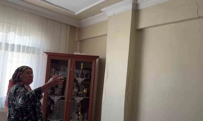 Güngören'de kentsel dönüşüm sonrası bir yaşlı kadının endişeleri: 'Yıkım yüzünden korkuyorum'