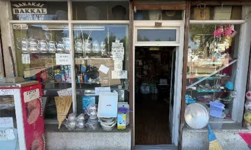 Dostluğun sembolü: Muzaffer Aydın, 62 yıllık dostunu bakkalında yaşıyor
