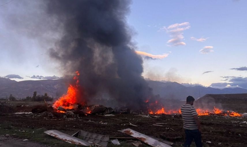 Erzincan'da hurdalık yangını paniği: İtfaiye ekipleri hızlı müdahale etti