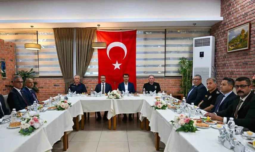Uşak'ta emniyet mensuplarına rütbe terfi ve plaket töreni düzenlendi
