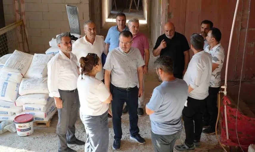 Karabük Üniversitesi rektörü Kırışık, spor salonu inşaatını yerinde inceledi