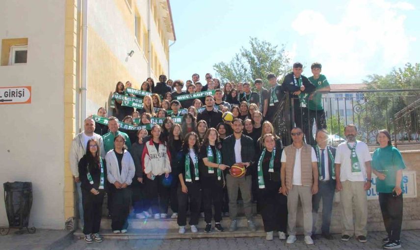 Muğlaspor futbolcuları gençlere ilham verdi: Turgut Reis Anadolu Lisesi’nde samimi buluşma