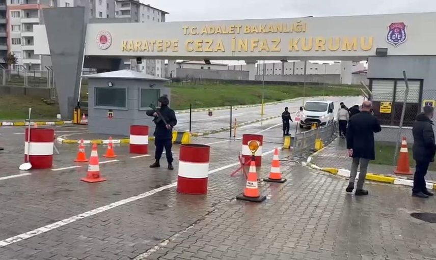 Üsküdar Belediye Başkanı sinem dedetaş ev hapsi kararıyla serbest bırakıldı