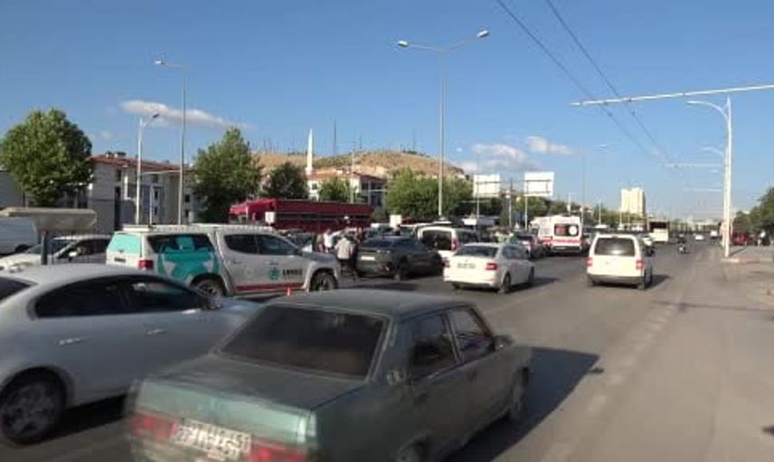 Malatya'da 6 aracın karıştığı zincirleme kazada 4 kişi yaralandı