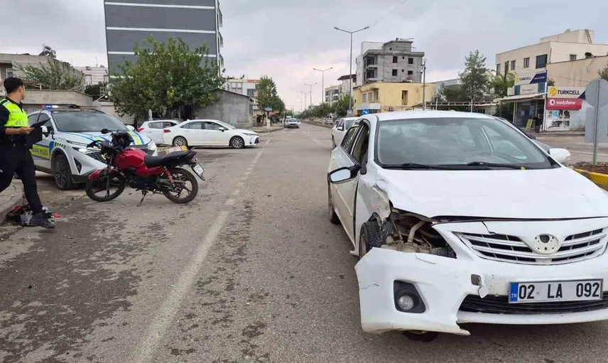 Adıyaman'da motosiklet ile otomobil çarpıştı: Bir kişi yaralandı