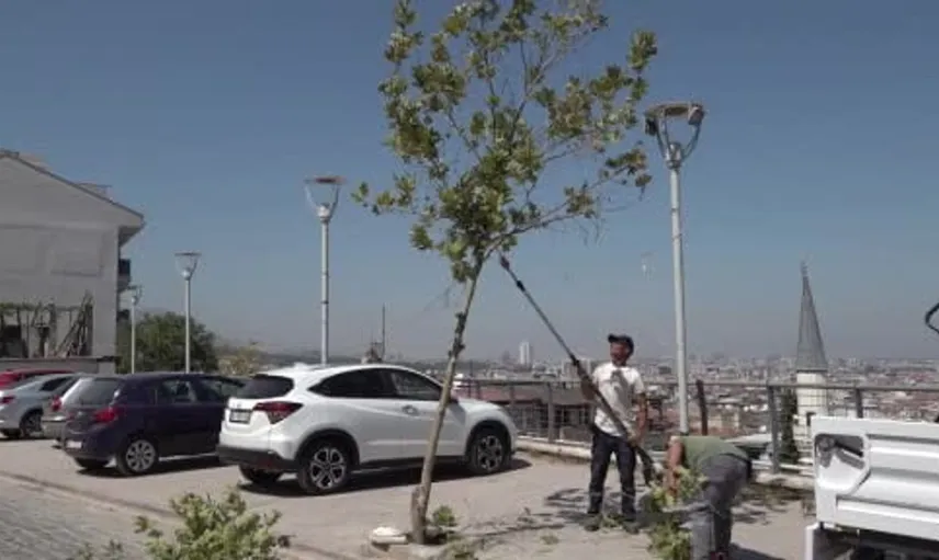 Manisa'da Ulutepe Caddesi'nde kapsamlı temizlik seferberliği