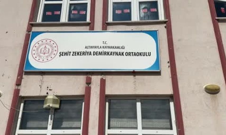Minik ellerle birlikte çevre bilinci: Altınyayla'da okul tadilatı yapıldı
