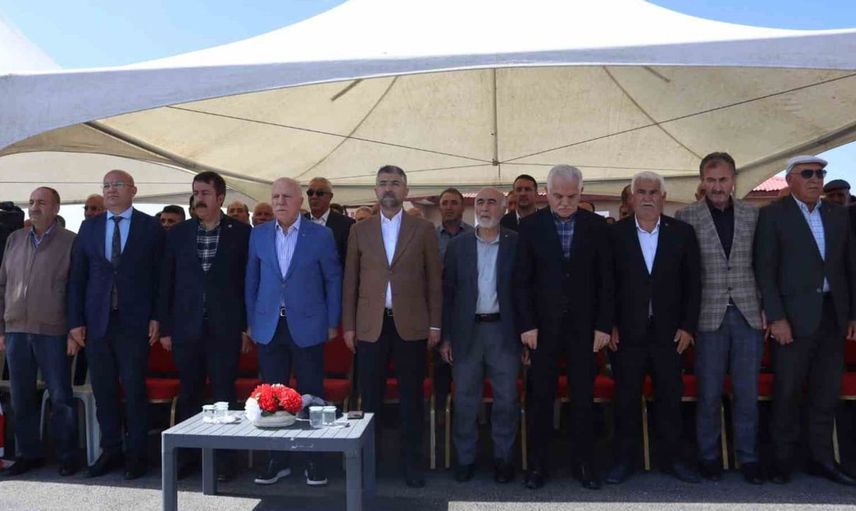 Karayazı'da köy yolları ve su projeleri hizmete girdi