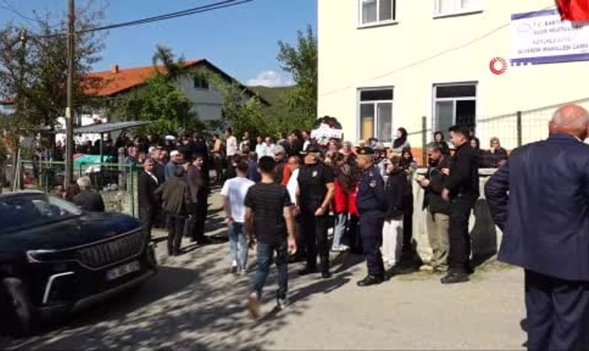 Okulda bıçaklı saldırıda yaşamını yitiren çocuk, Bartın’da toprağa verildi