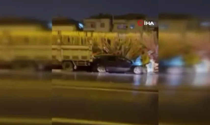 Diyarbakır'da otomobil kerestelere çarptı: 2 kişi yaralandı