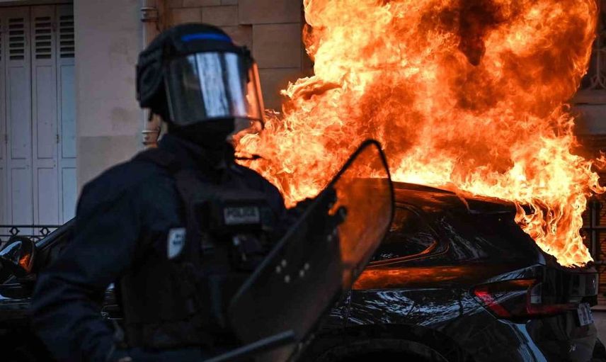 Fransa'da öğrenci protestoları sürüyor: 160 bin kişi rengarenk haykırdı