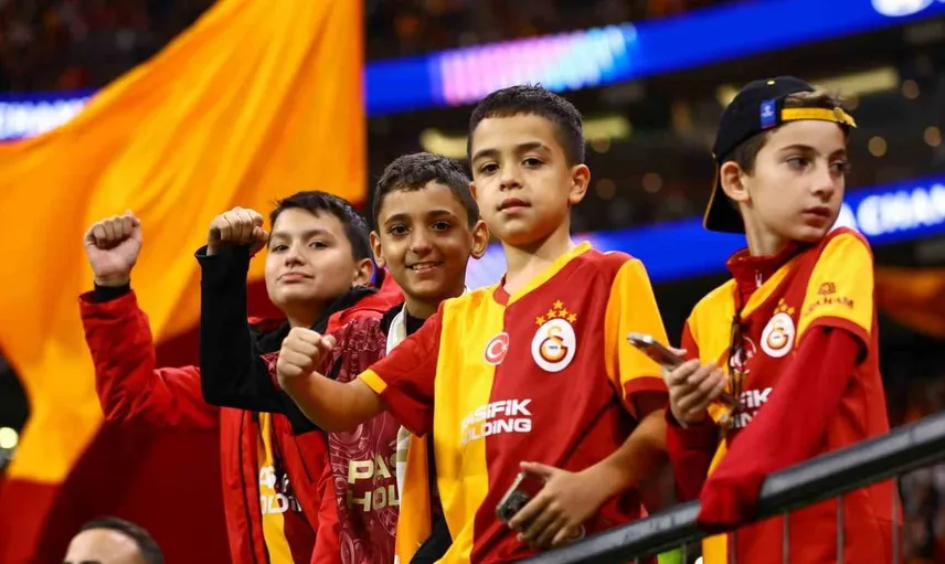 Galatasaray evinde Barcelona ile berabere başlıyor