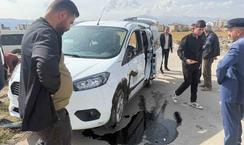 Yüksekova'da araç kazası: 1 kişi hastaneye kaldırıldı
