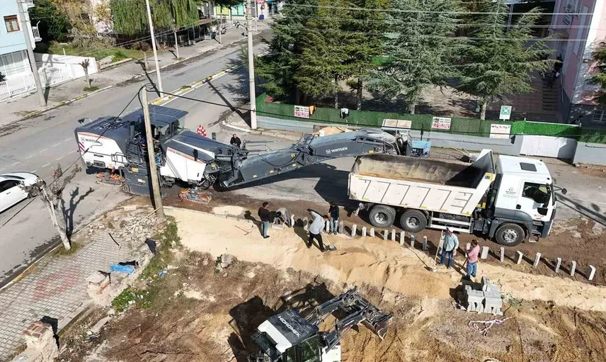 Ertuğrul Gazi Caddesi’nde asfalt çalışmaları hız kazanıyor
