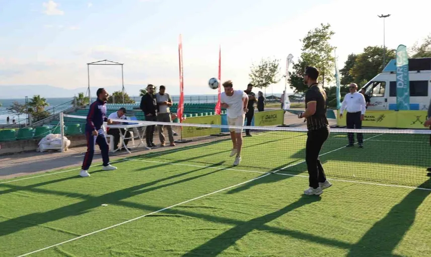 Darıca'da ayak tenisi turnuvasıyla spor heyecanı yaşanıyor