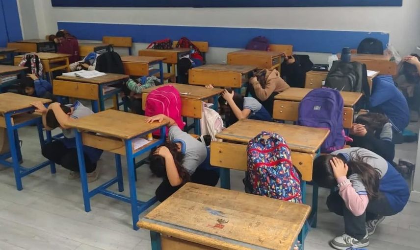 Düzce'de öğrencilere yönelik afet tatbikatı gerçekleştirildi