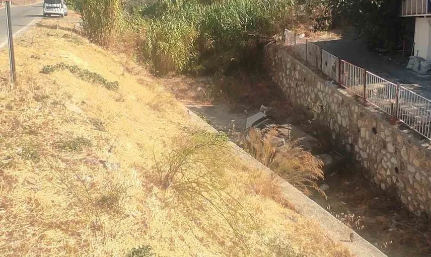 Çalınan otomobilin kazası izmir'de paniğe neden oldu
