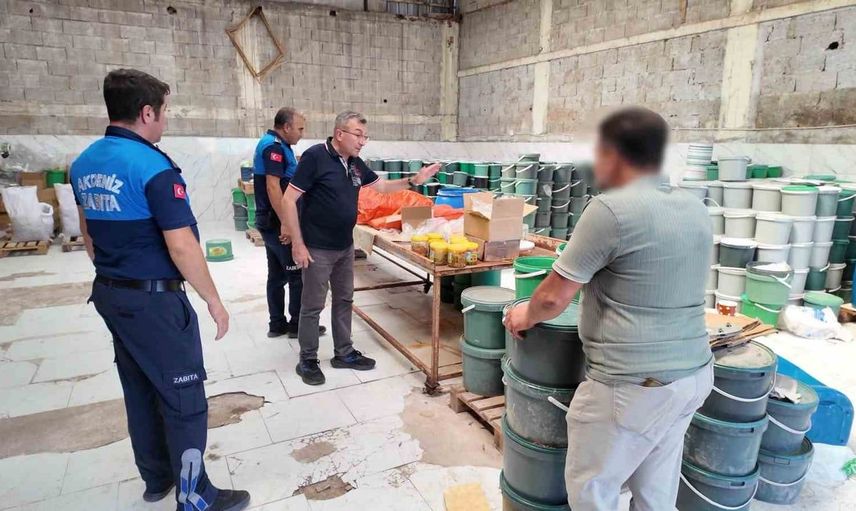 Mersin'de sağlıksız koşullarda üretilen turşulara operasyon