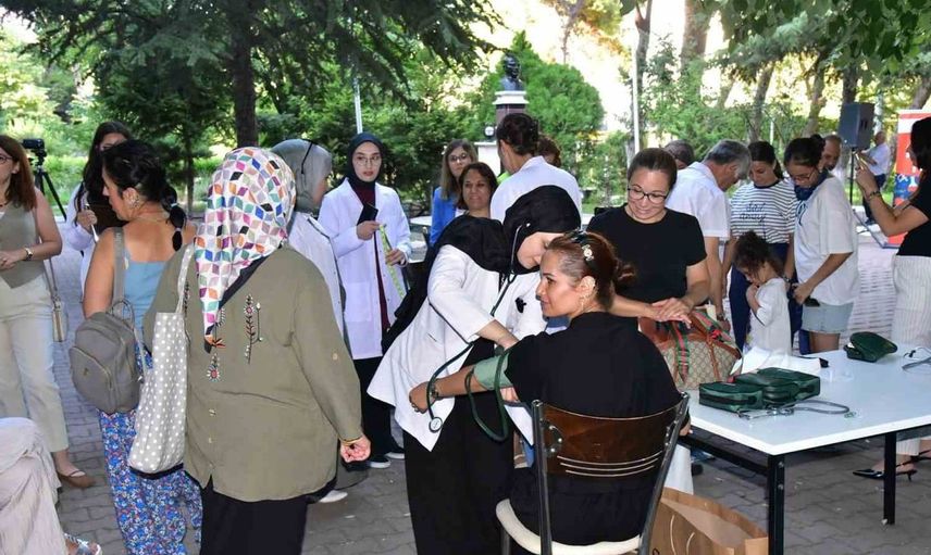 Hayata dokunanlar topluluğundan sağlık taraması ve ilk yardım eğitimi