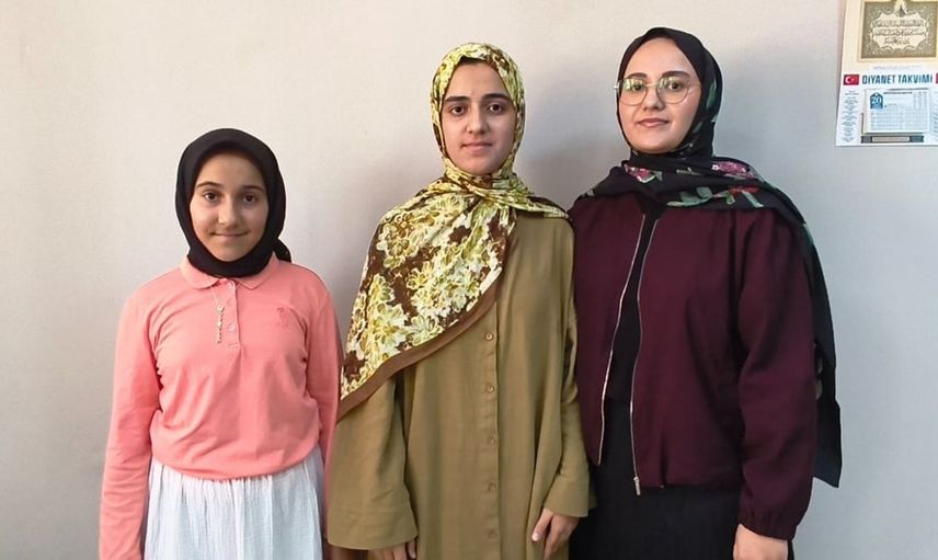 Mersin'de üç kız kardeş hafızlık yolculuğu ile örnek oldu
