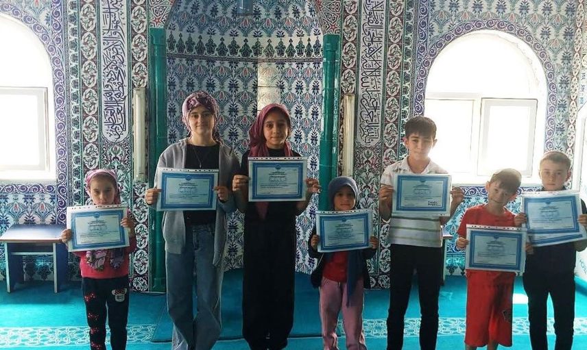 Yaz kur'an kursu kapanış programı düzenlendi: Kızılçukur'da çocuklar dini bilgilerle dolu bir yaz geçirdi