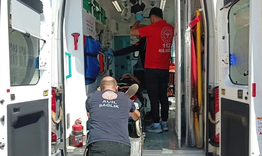 Gölbaşı'nda otomobil takla attı: İki yaralı hastaneye kaldırıldı