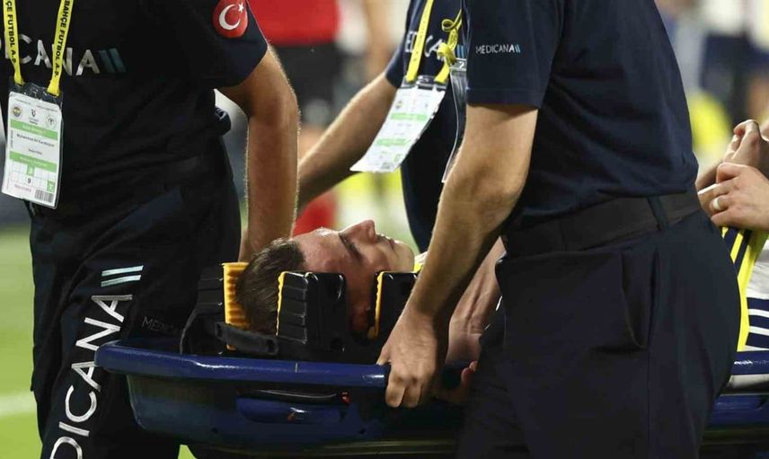 Fenerbahçe'de talihsiz an: Kerem Aktürkoğlu kafa travması geçirdi
