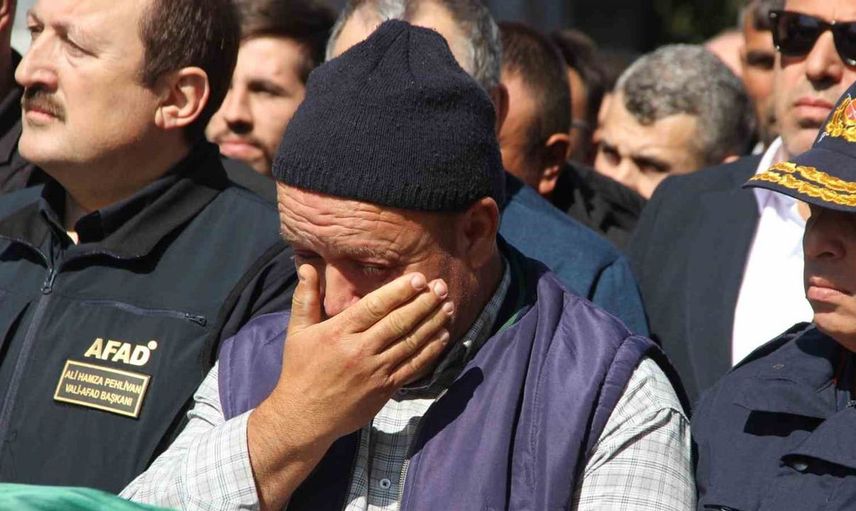 Kayıp babaya son görev: Cenazede duygusal anlar yaşandı