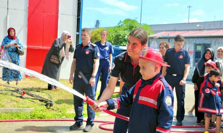 Samsun'da özel çocuklar itfaiyeci oldu