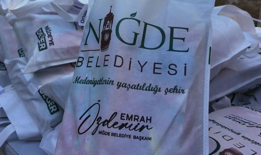 Niğde Belediyesi, ihtiyaç sahibi öğrencilere eğitim desteği sağladı