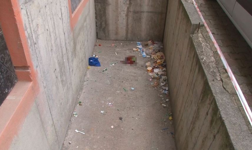 Küçükçekmece'de inşaat boşluğuna düşen kadın hastaneye kaldırıldı