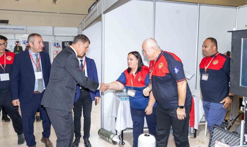 İzmir'deki yangın güvenliği sempozyumu yeni stratejileri tartışıyor