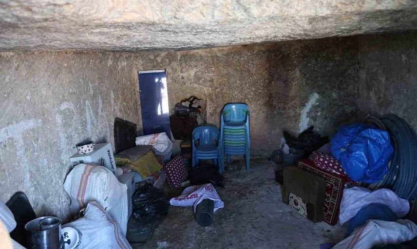 Asırlık Boşat Kalesi’ndeki kayaya oyulmuş 'at' ve 'savaşçı' figürü dikkat çekiyor