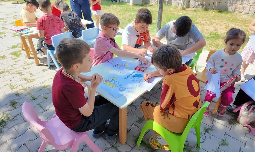 Çocuklardan büyüklerle buluşmaya kitap ve önerilerle destek