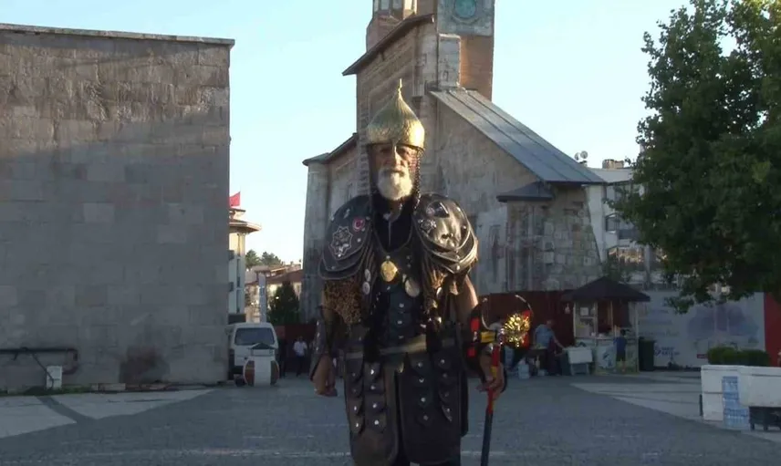 Türkiye’yi Sultan Alparslan ile gezen Hasan Keskin, gençlere tarihi anlattı