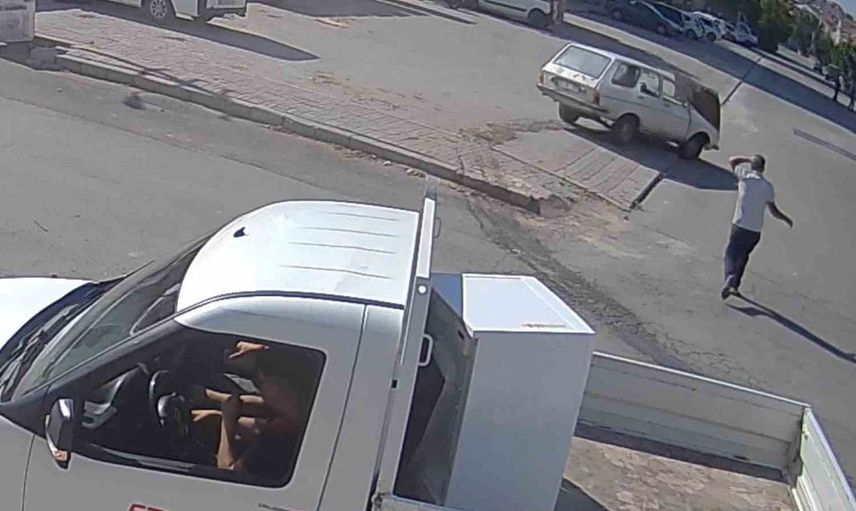 Karaman'da otomobil ve kamyonet çarpıştı: 4 yaralı