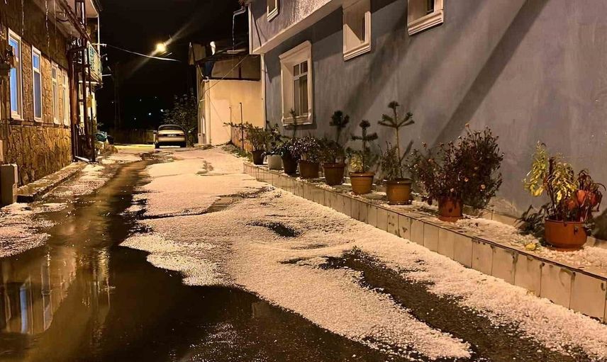 Bayburt’ta fındık büyüklüğünde dolu, günlük hayatı olumsuz etkiledi