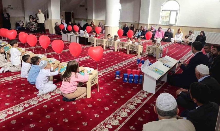 Silopi'de minik öğrenciler Kur'an yolculuğuna dualarla başladı