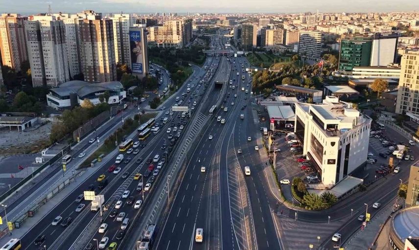 Yeni eğitim yılı başladı, İstanbul'da trafik yoğunluğu yüzde 51'e ulaştı