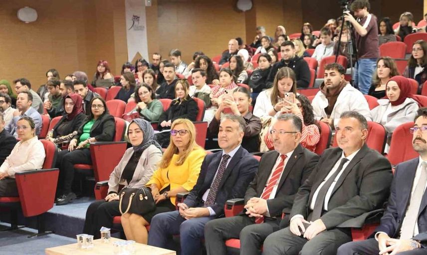 Vali Çağatay, genç iletişimcilerle bir araya gelerek deneyimlerini paylaştı