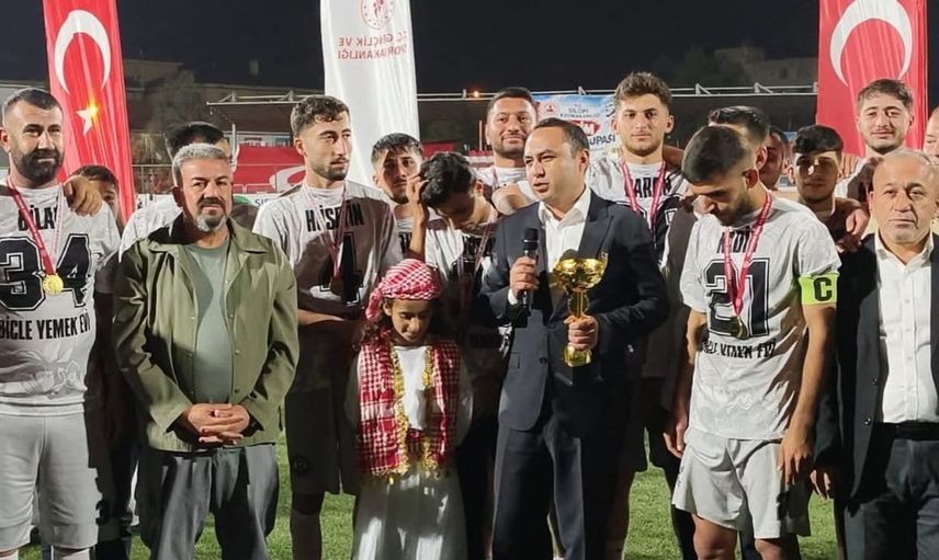 Cumhuriyet Bayramı'nda Silopi'de futbol coşkusu: Dicle Mahallesi şampiyon oldu